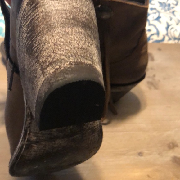 Brown tasseled booties - Picture 5 of 7